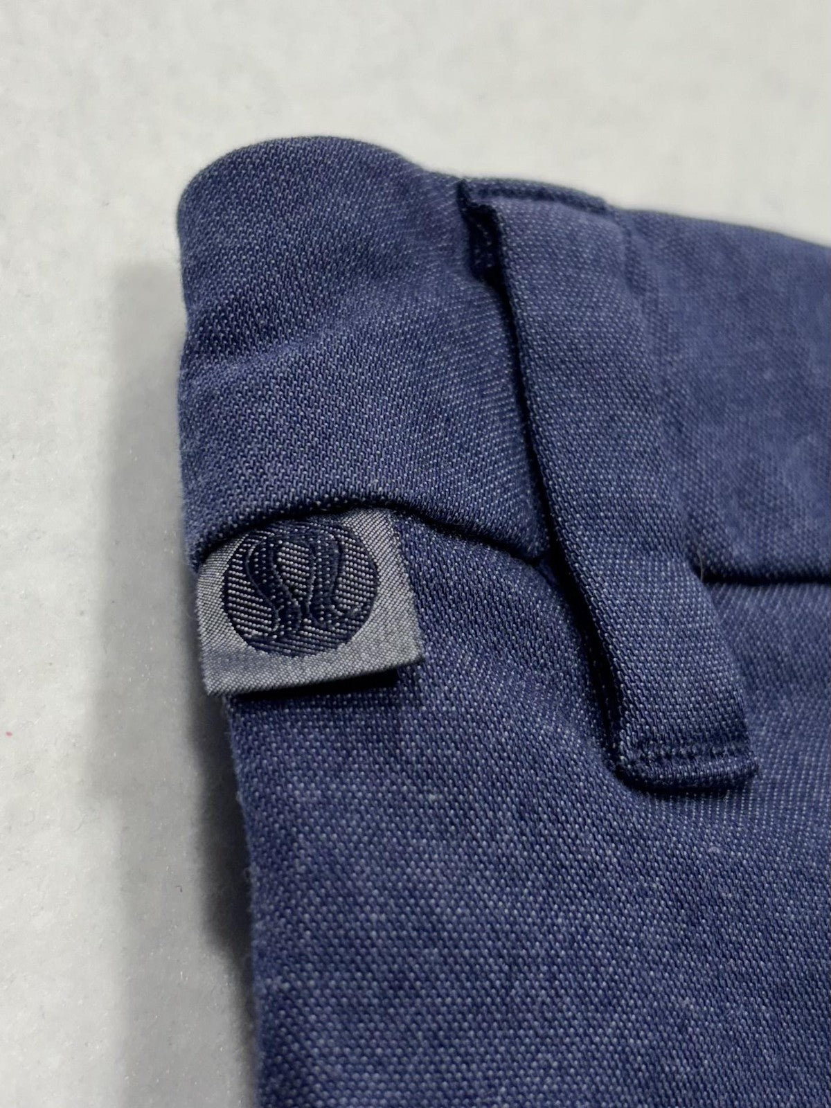 Lululemon Chino Shorts Mens 34 Blue 9" Inseam Stretch Casual Travel Outdoor