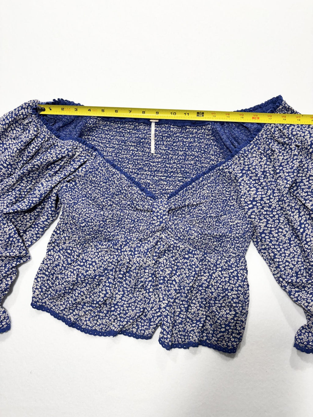 Free People Blouse Womens Large Blue Floral Off Shoulder Smocked Crop Top Boho