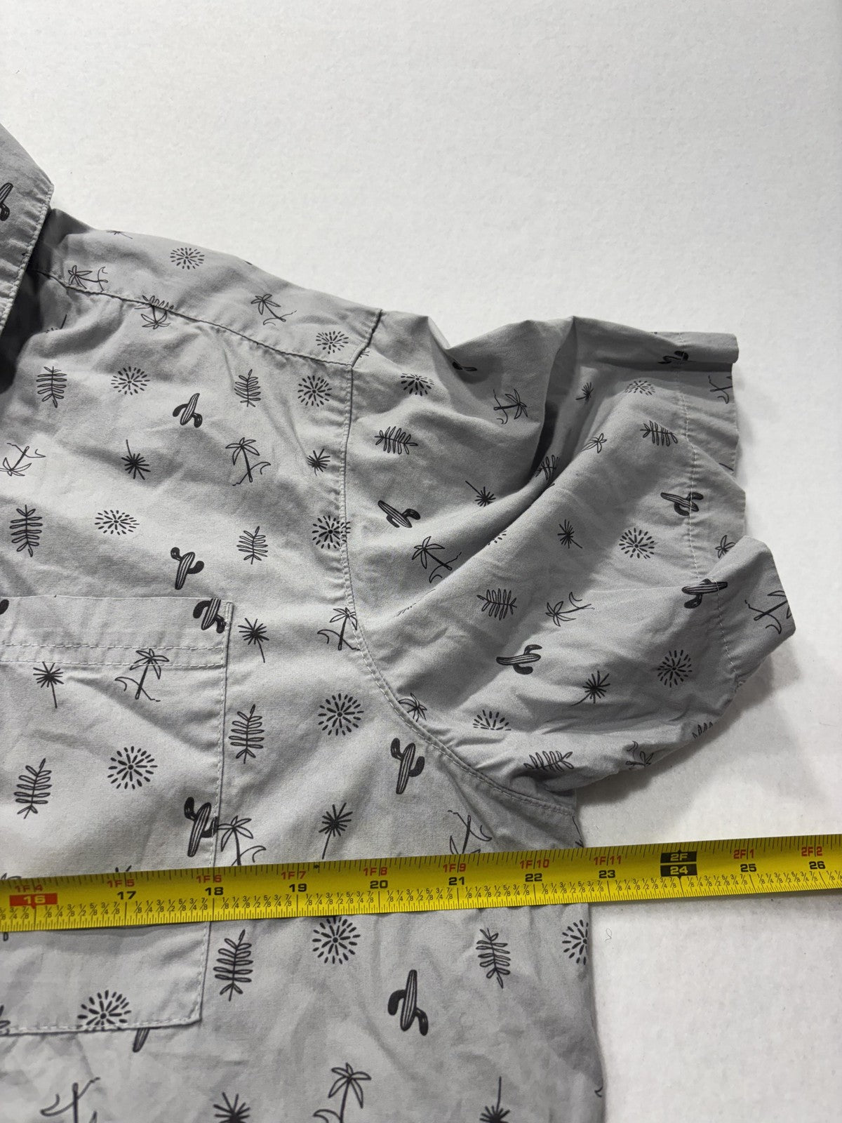 Columbia Shirt Mens Large Gray Desert Print Short Sleeve Button Up Cotton Casual