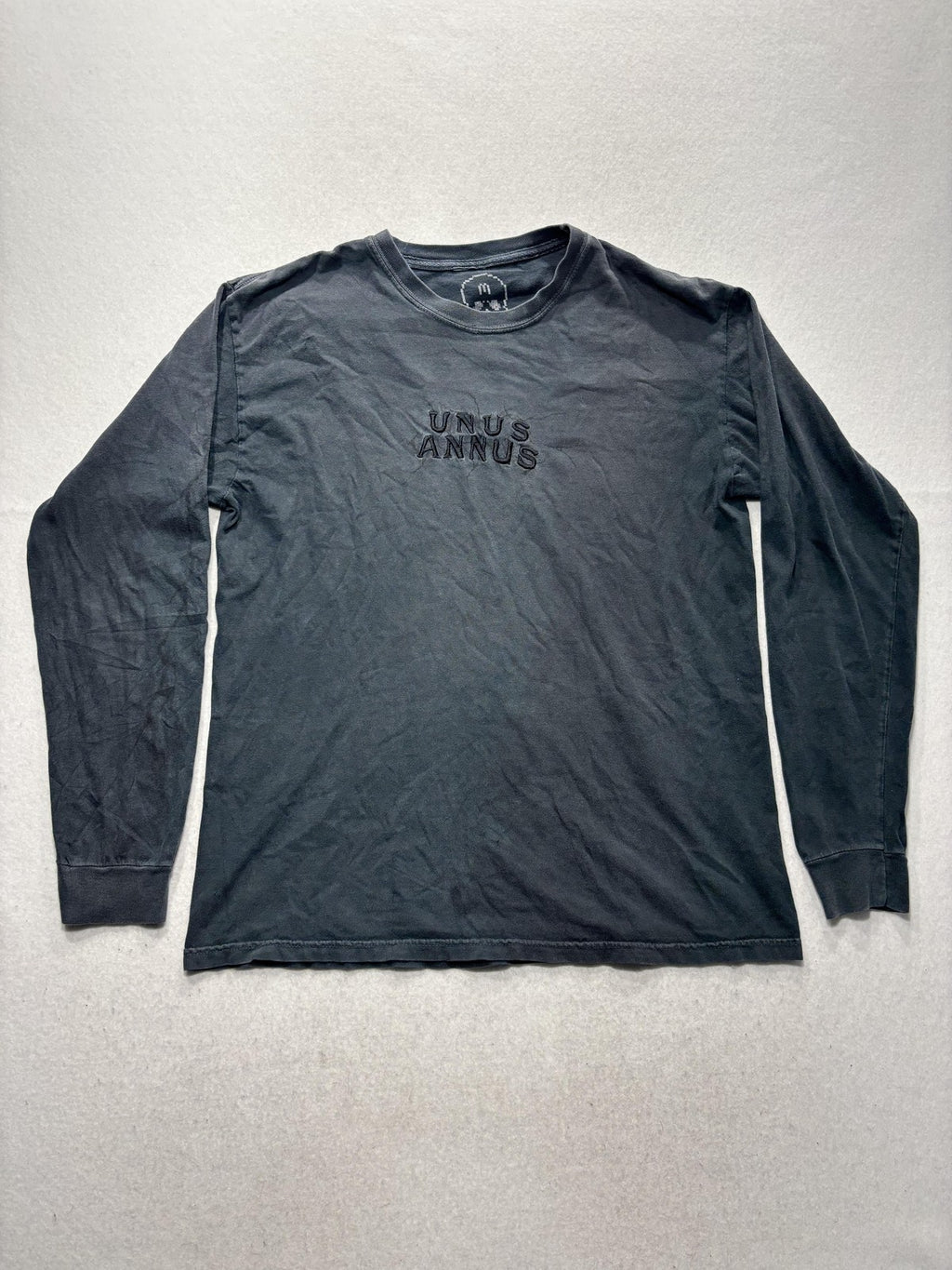 Unus Annus Shirt Mens Medium Gray Embroidered Skull Long Sleeve Graphic Tee