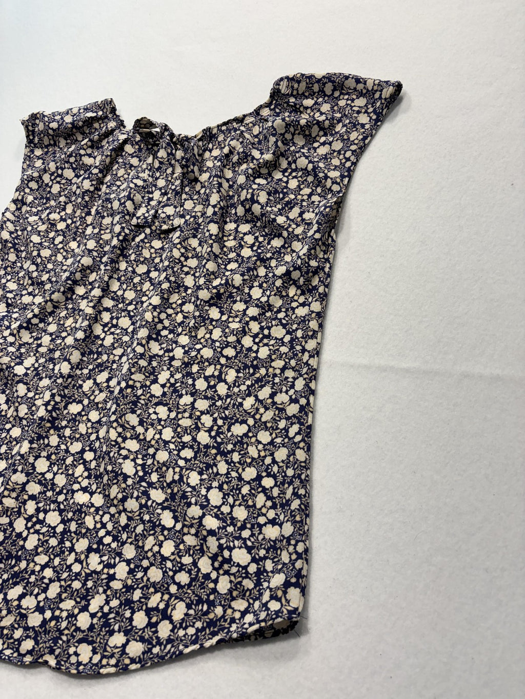 LC Lauren Conrad Blouse Womens Small Blue Floral Flutter Sleeve Bow Keyhole Top