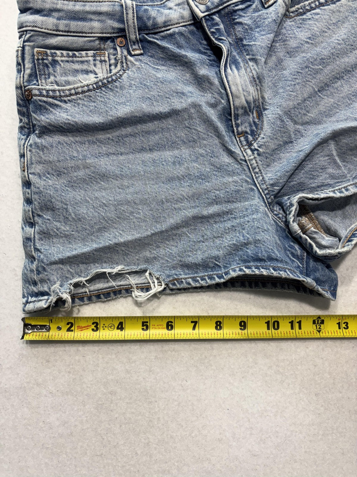 American Eagle Womens 8 Blue Denim Cut Off Raw Hem Shorts AEM120605U9A