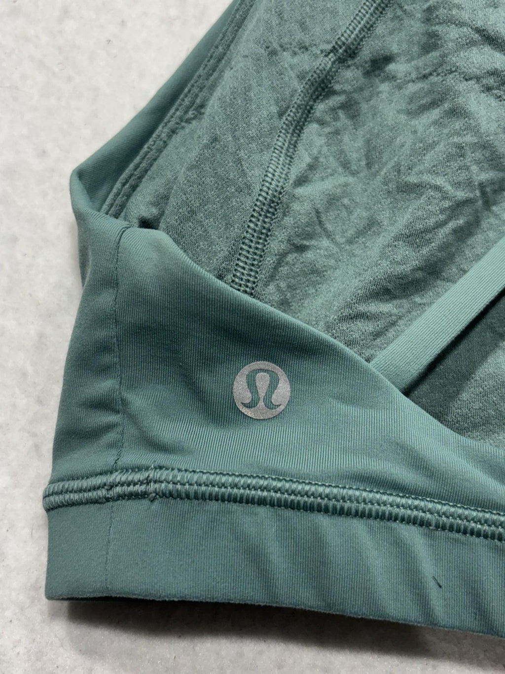 Lululemon Sports Bra Womens 8 Green High Neck Strappy Crossback Yoga Athletic