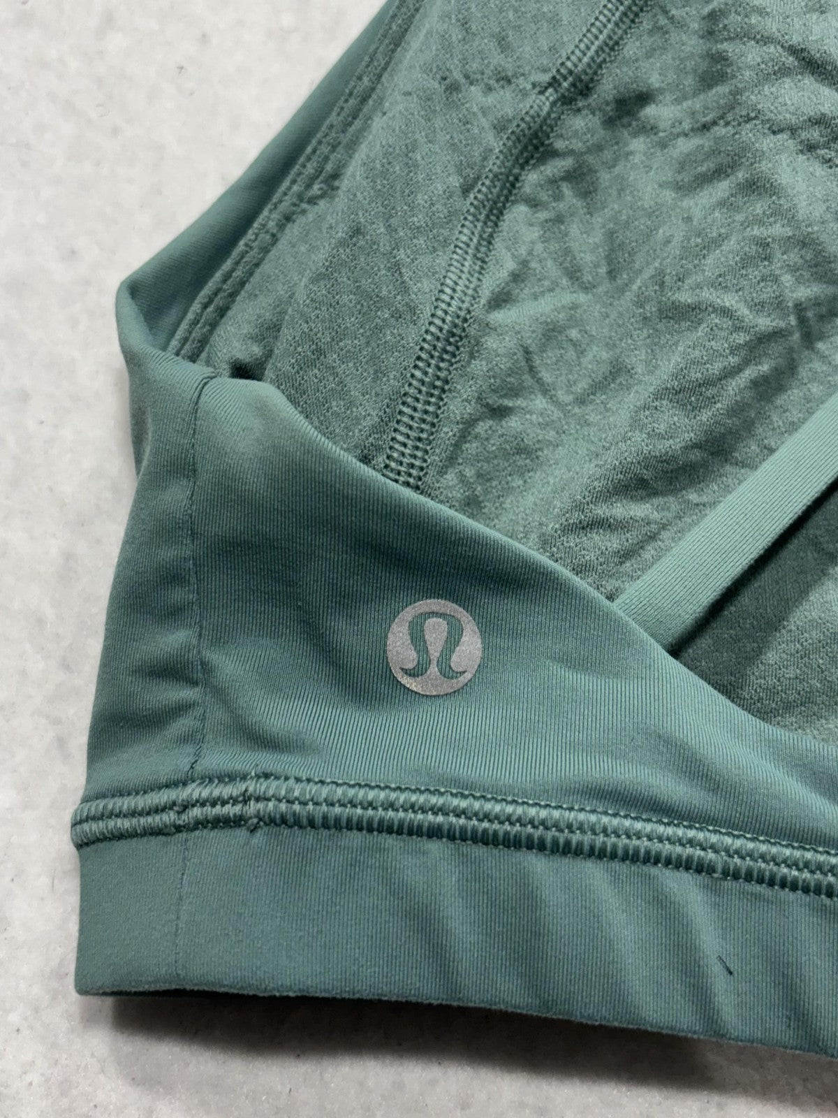 Lululemon Sports Bra Womens 8 Green High Neck Strappy Crossback Yoga Athletic