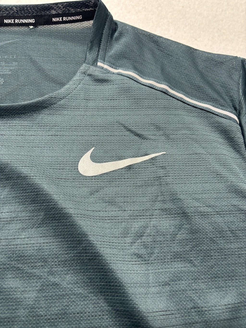 Nike Dri-FIT Running Shirt Mens XL Green Short Sleeve Reflective Tee AJ7565-328