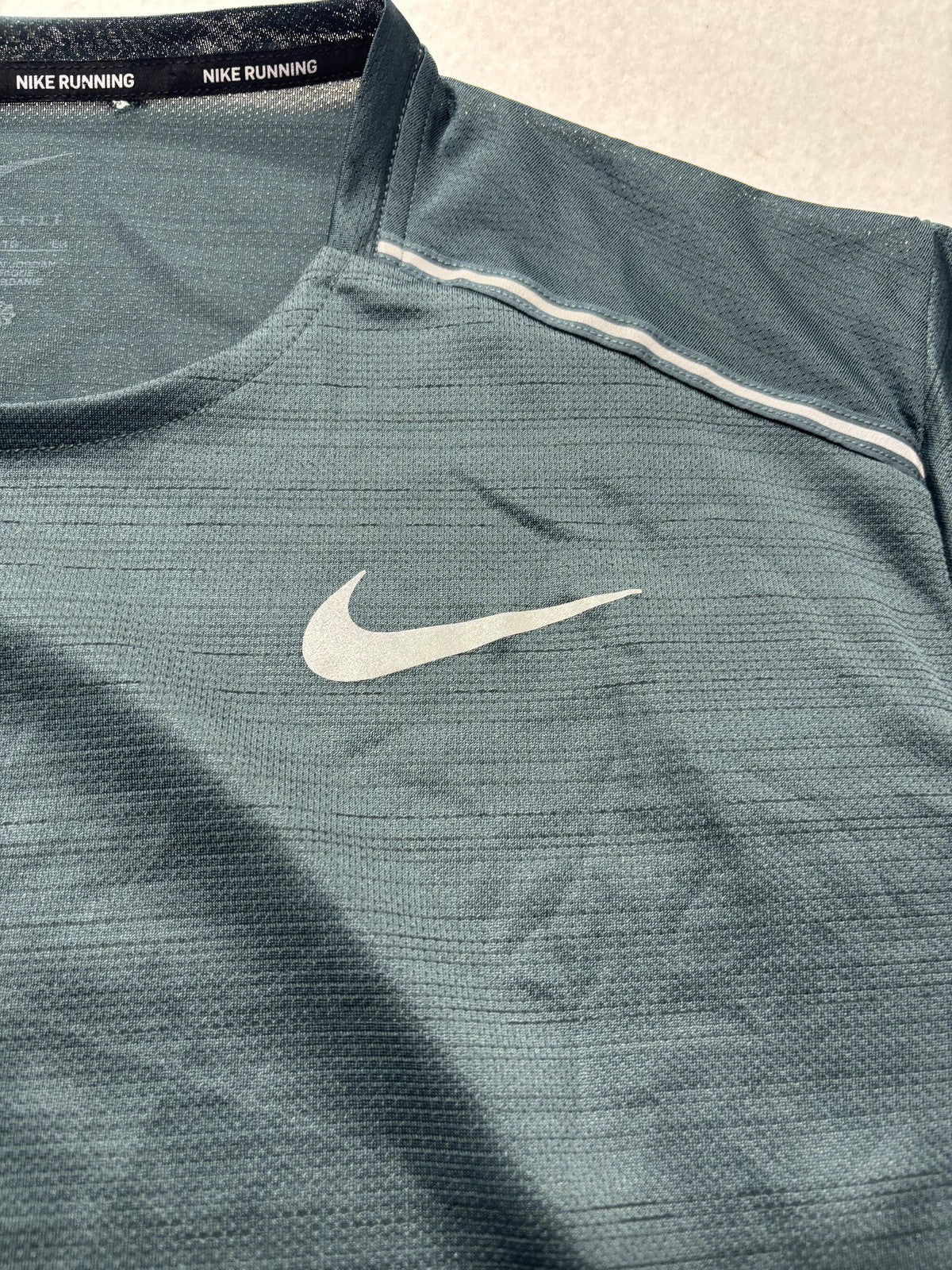 Nike Dri-FIT Running Shirt Mens XL Green Short Sleeve Reflective Tee AJ7565-328