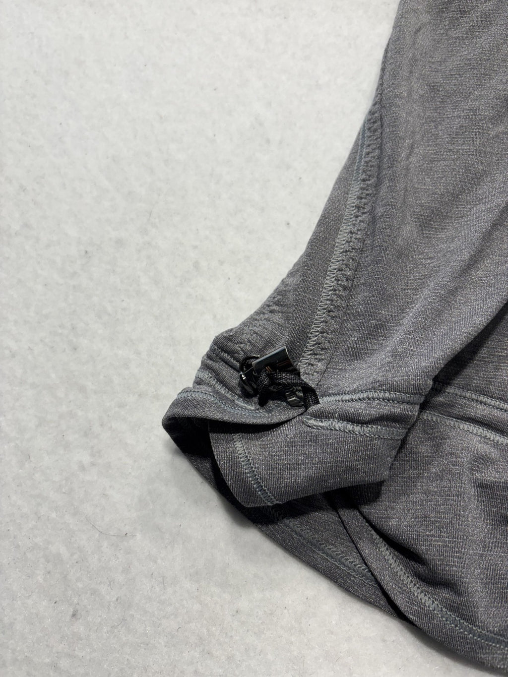 Lululemon Tank Womens Small Gray Scoop Neck Built In Bra Drawcord Hem Yoga Top