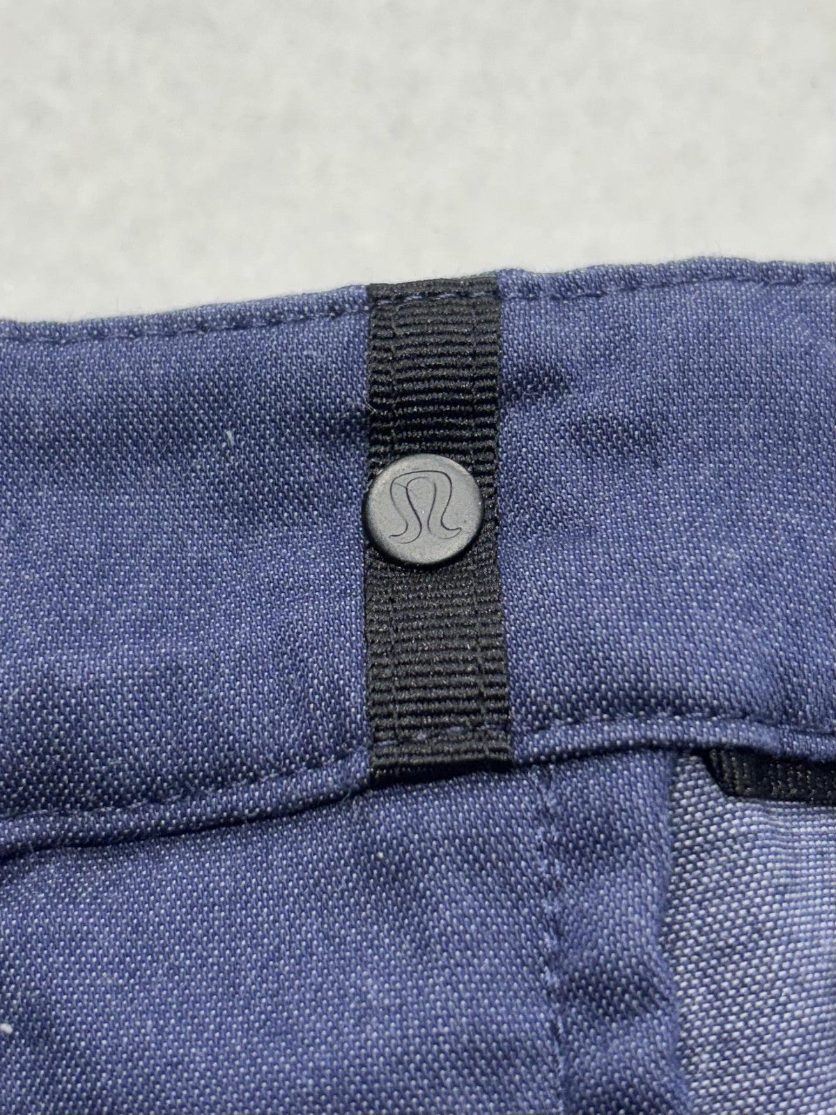Lululemon Chino Shorts Mens 34 Blue 9" Inseam Stretch Casual Travel Outdoor