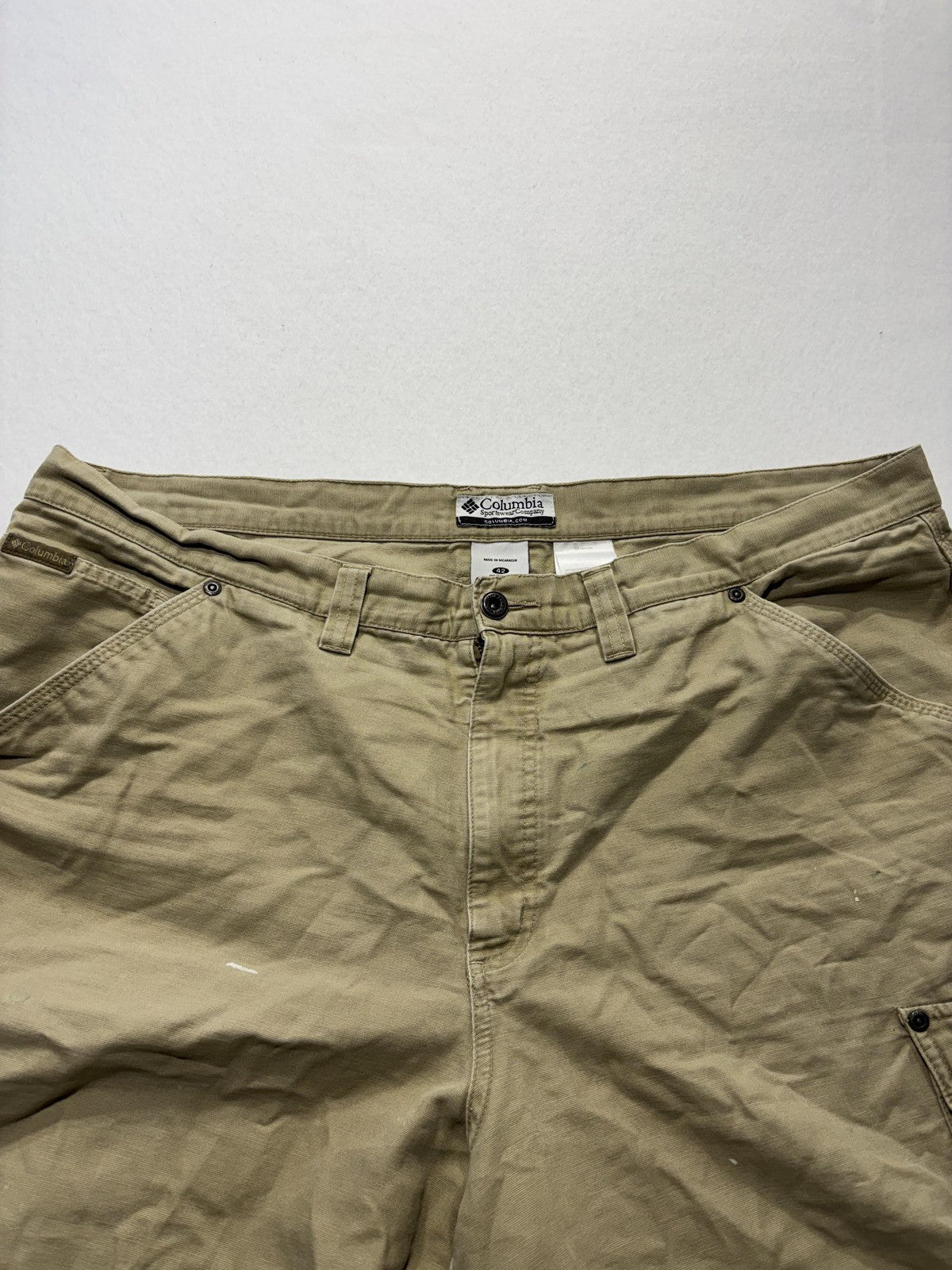 Columbia Cargo Shorts Mens 42 Beige 9" Inseam Canvas Relaxed Fit Hiking Outdoor
