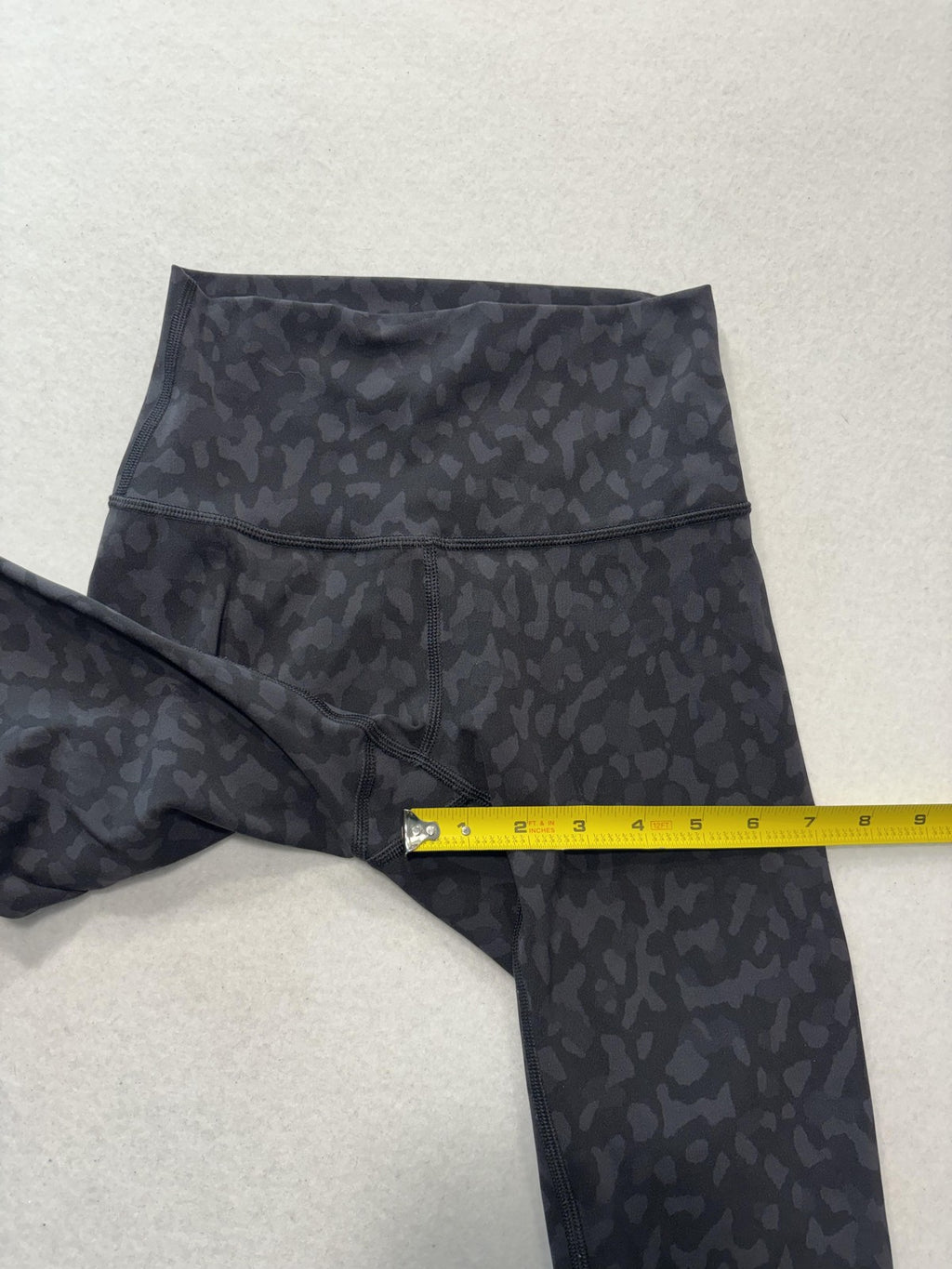Lululemon Leggings Womens 4 Black Camo High Rise Cropped 23" Inseam Yoga Stretch