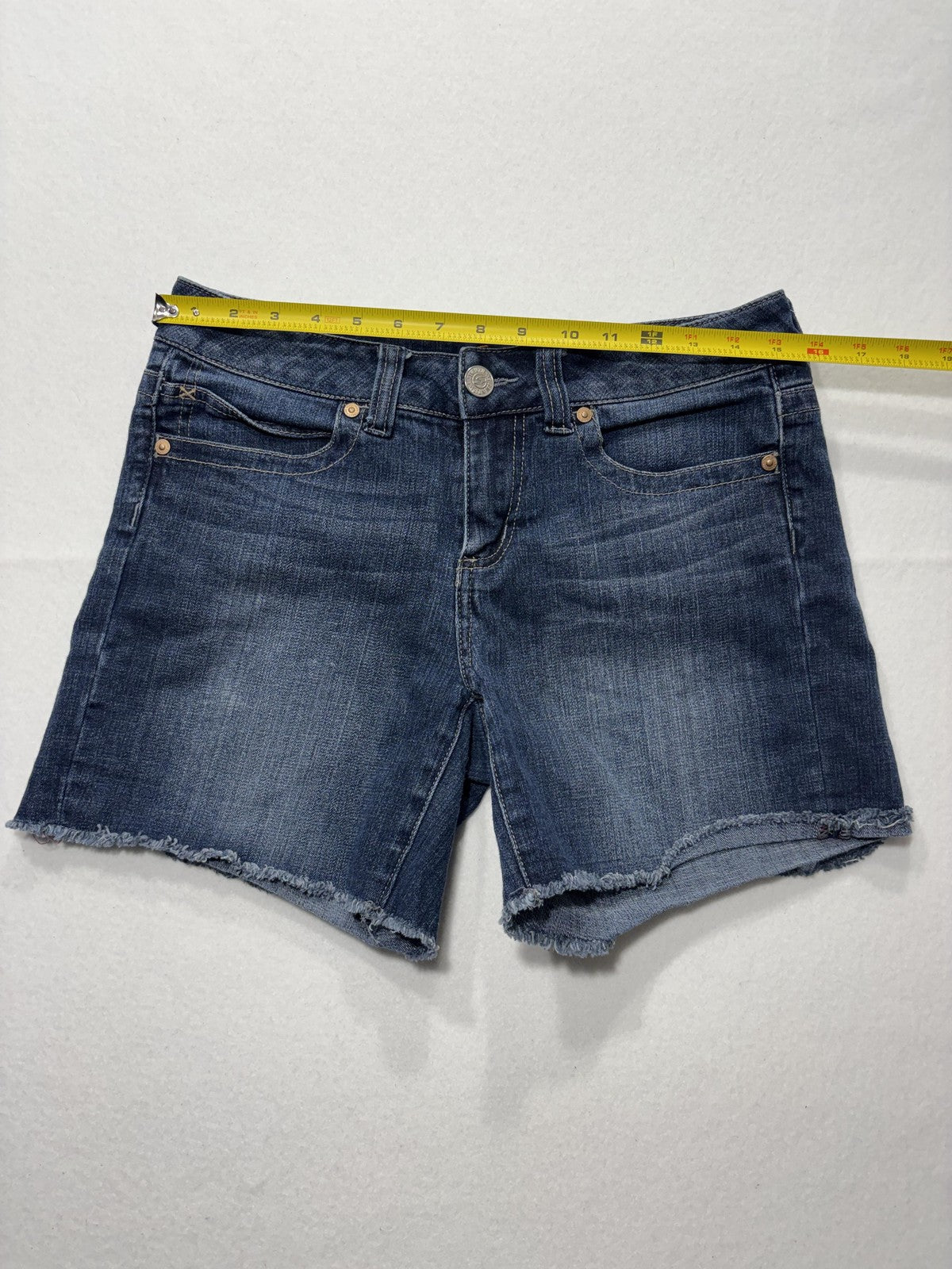 Seven7 Shorts Womens 6 Blue Denim Cut Off Raw Hem Stretch Embroidered Pockets
