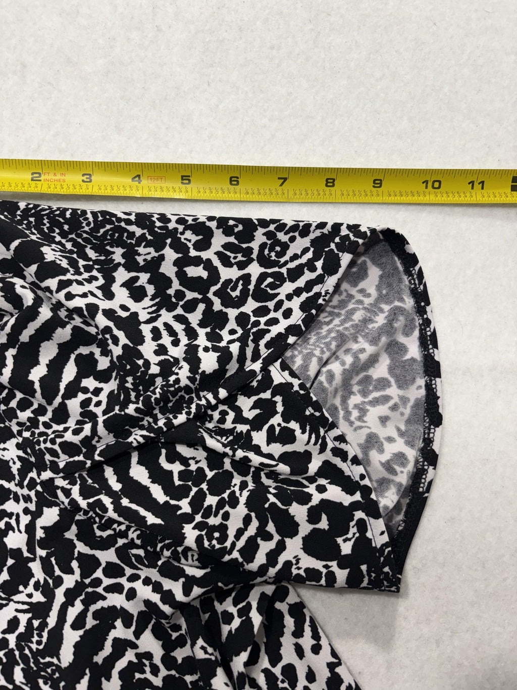MICHAEL Michael Kors Shirt Womens Large Black Animal Print Short Sleeve Tee