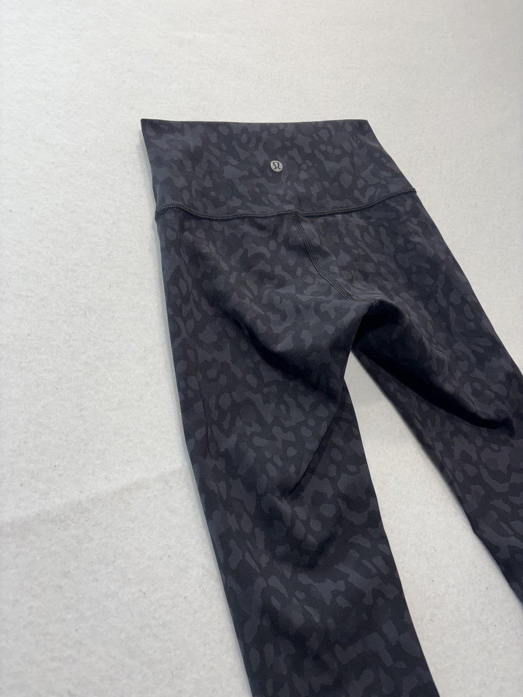 Lululemon Leggings Womens 4 Black Camo High Rise Cropped 23" Inseam Yoga Stretch