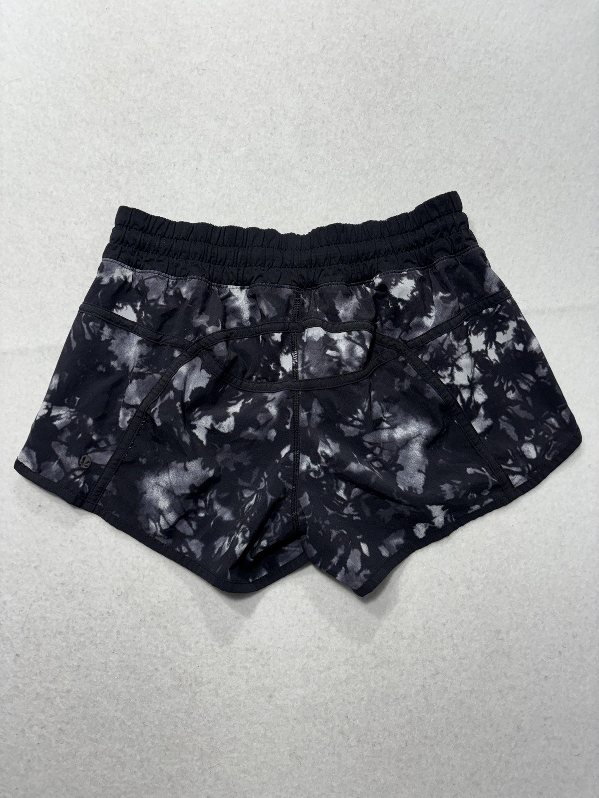 Lululemon Running Shorts Womens 6 Black Batik 2.5" Inseam Lined Zip Pocket