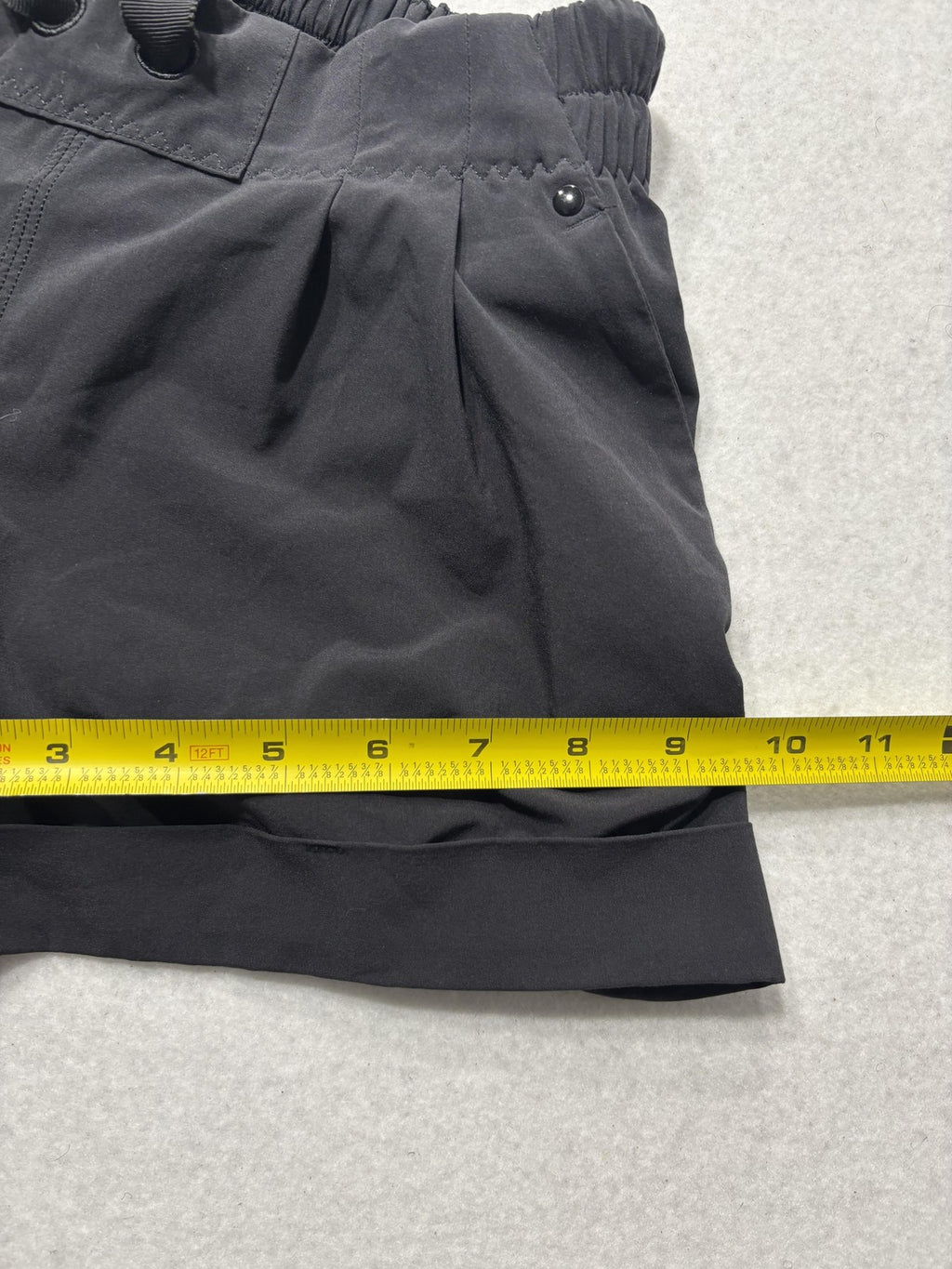 Lululemon Shorts Womens 4 Black 4" Inseam Drawstring Cuffed Athletic Casual