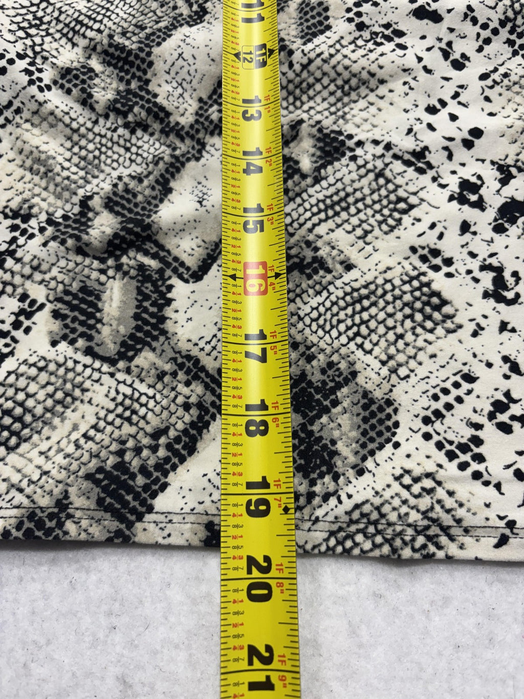 Vibe Sportswear Tank Top Womens Large Beige Snake Print V Neck Cami JKT 6235