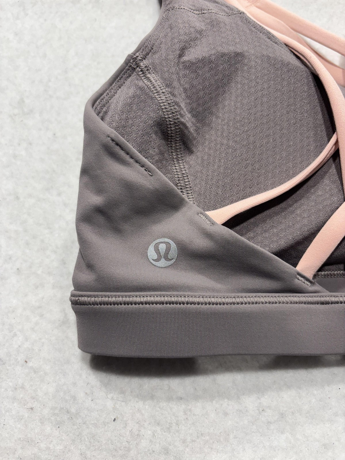 Lululemon Sports Bra Womens 4 Gray Pink Strappy Crossback Medium Support Yoga