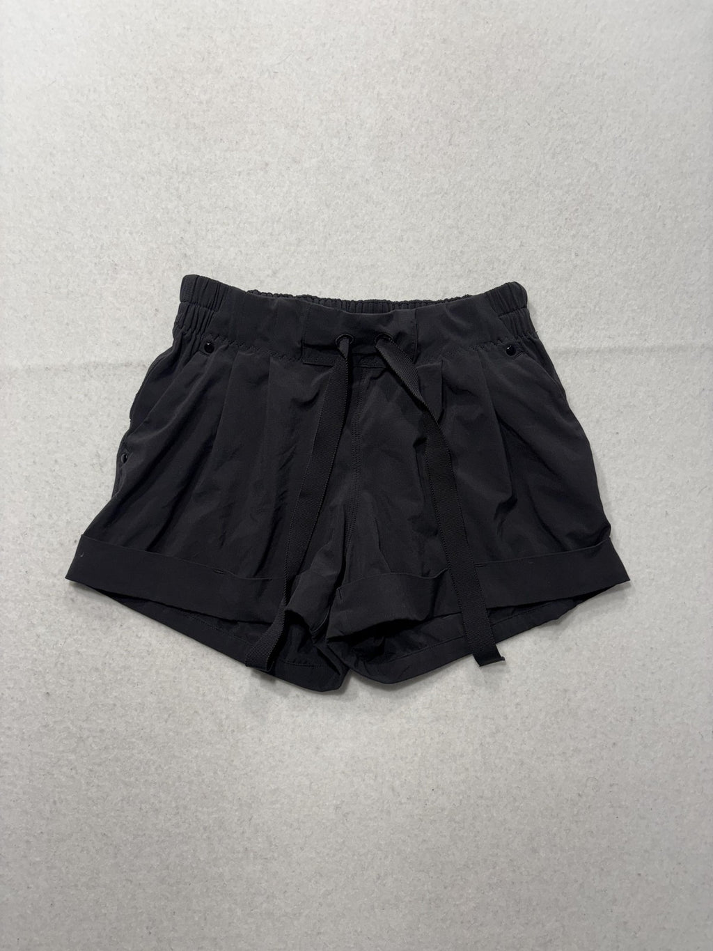 Lululemon Shorts Womens 4 Black 4" Inseam Drawstring Cuffed Athletic Casual