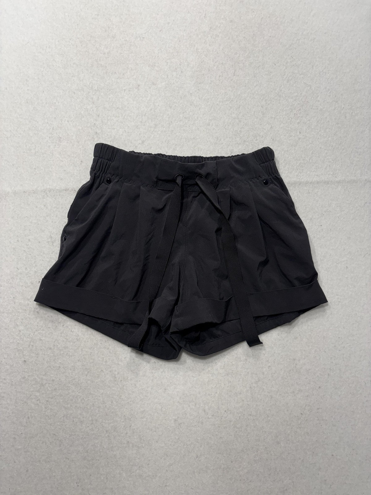 Lululemon Shorts Womens 4 Black 4" Inseam Drawstring Cuffed Athletic Casual