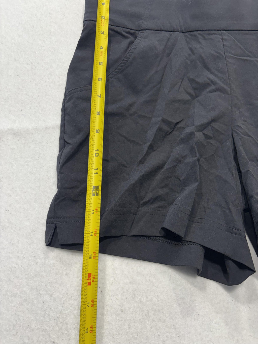 Columbia Shorts Womens Large Black 4" Inseam Omni-Shield Hiking Quick Dry