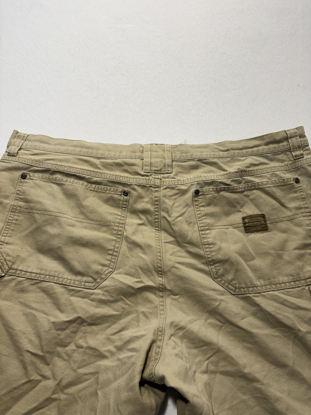 Columbia Cargo Shorts Mens 42 Beige 9" Inseam Canvas Relaxed Fit Hiking Outdoor