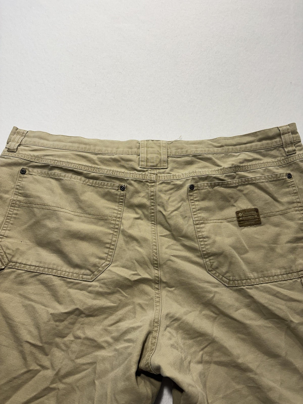 Columbia Cargo Shorts Mens 42 Beige 9" Inseam Canvas Relaxed Fit Hiking Outdoor