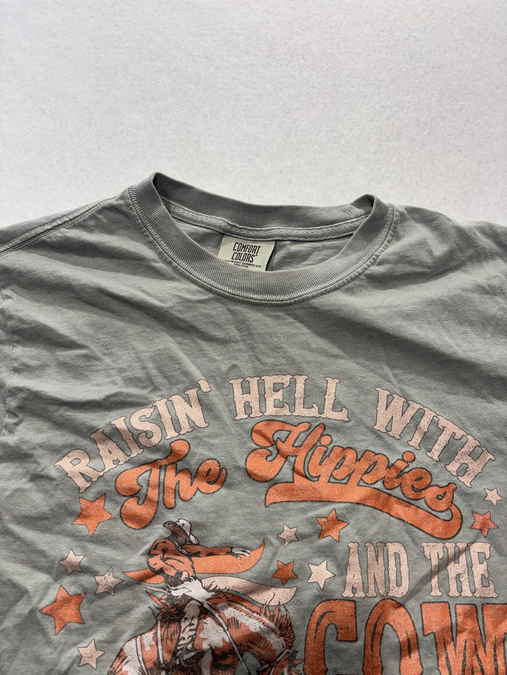 Comfort Colors Shirt Mens Small Green Raisin' Hell With Hippies Cowboys Graphic