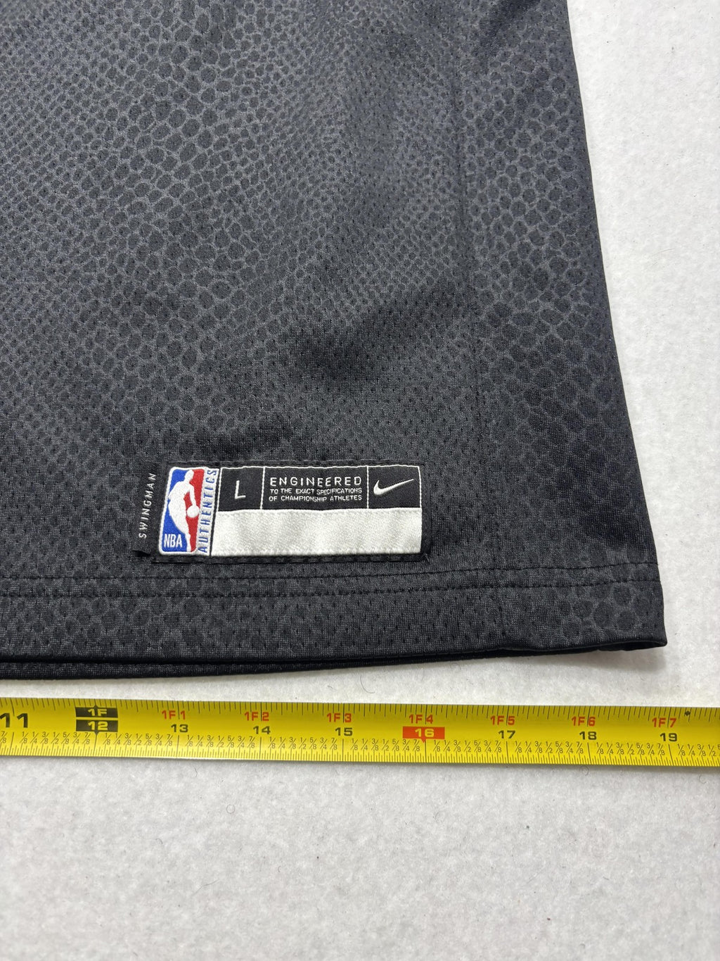 Los Angeles Lakers Jersey Boys Large Black NBA Basketball Nike LeBron James 23