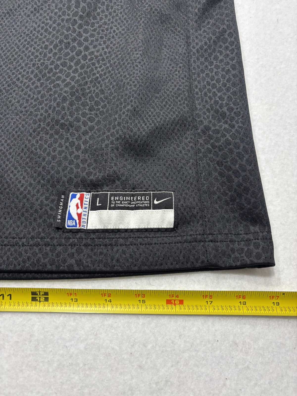 Los Angeles Lakers Jersey Boys Large Black NBA Basketball Nike LeBron James 23