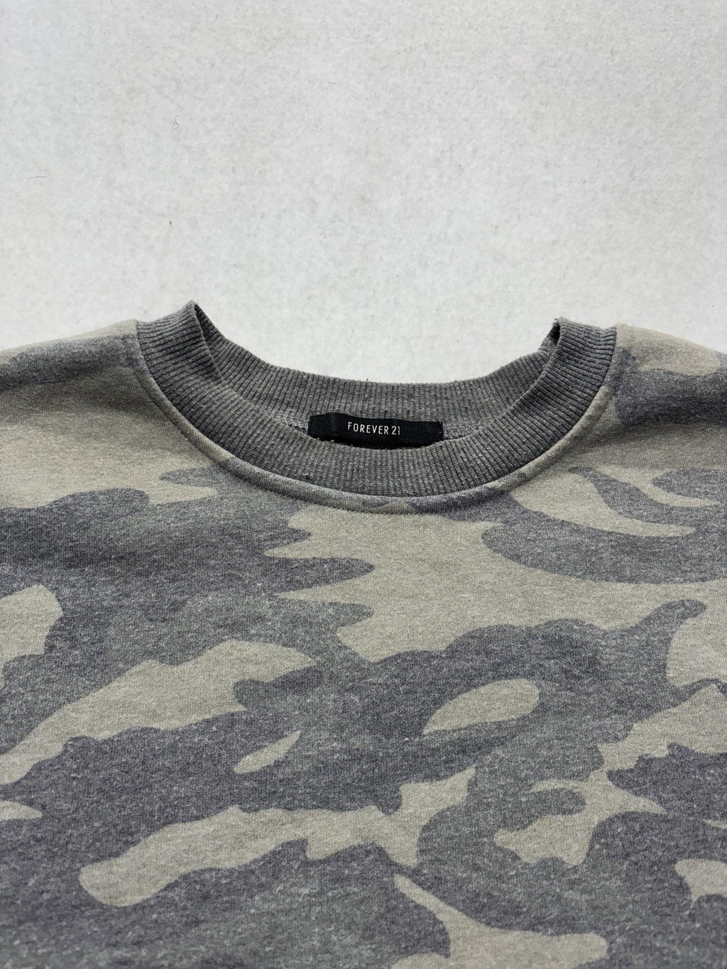 Forever 21 Sweatshirt Womens S Green Camo Crew Neck Terry Cropped Pullover
