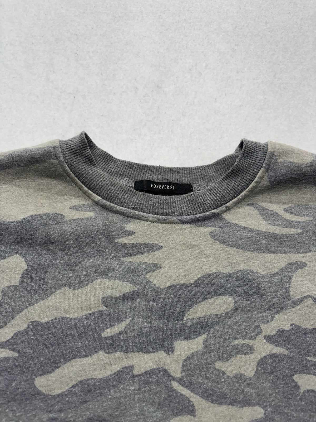 Forever 21 Sweatshirt Womens S Green Camo Crew Neck Terry Cropped Pullover