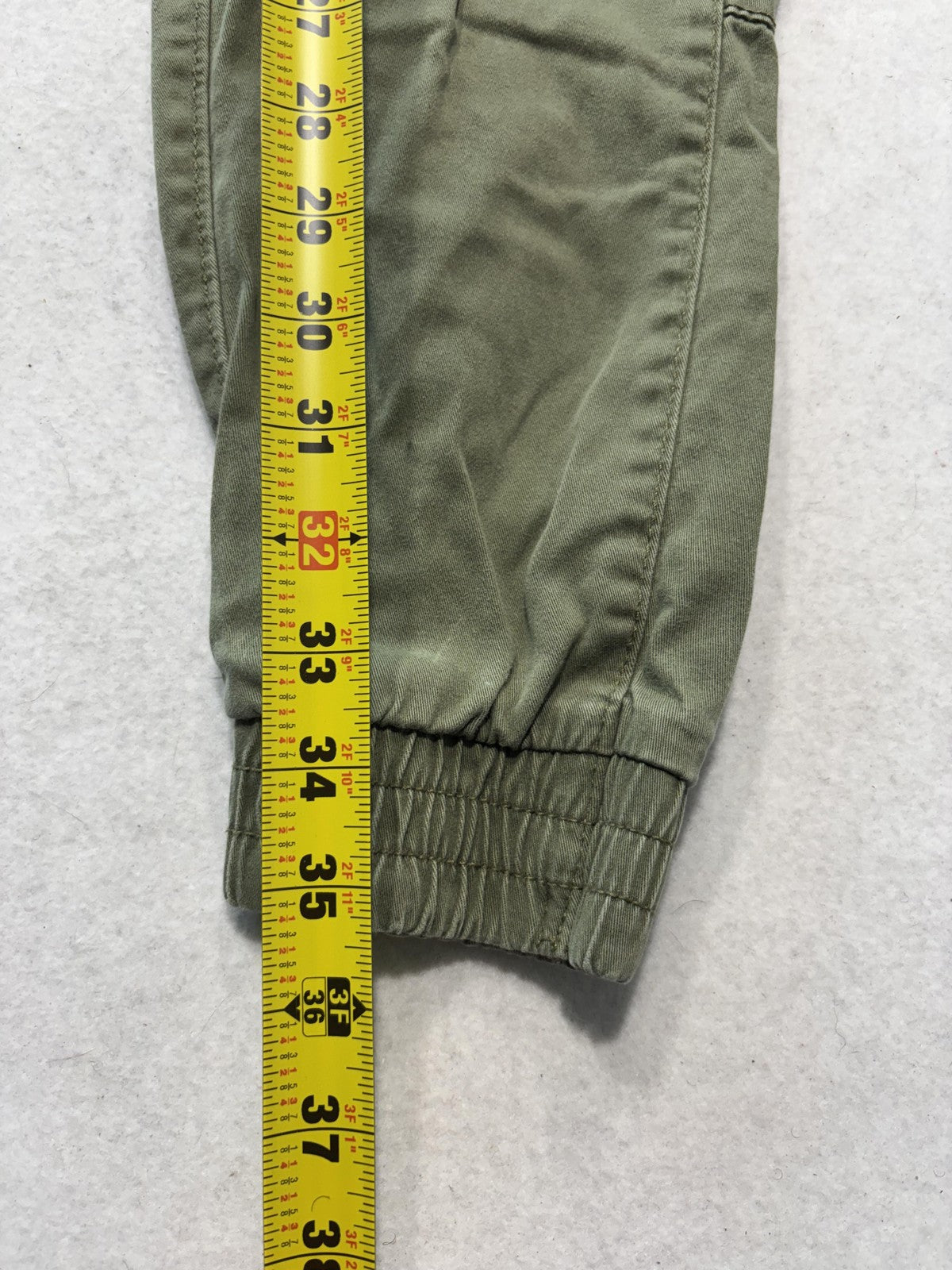 Arizona Jean Co Jogger Pants Mens Small Green Skinny Elastic Waist Cuffed Ankle