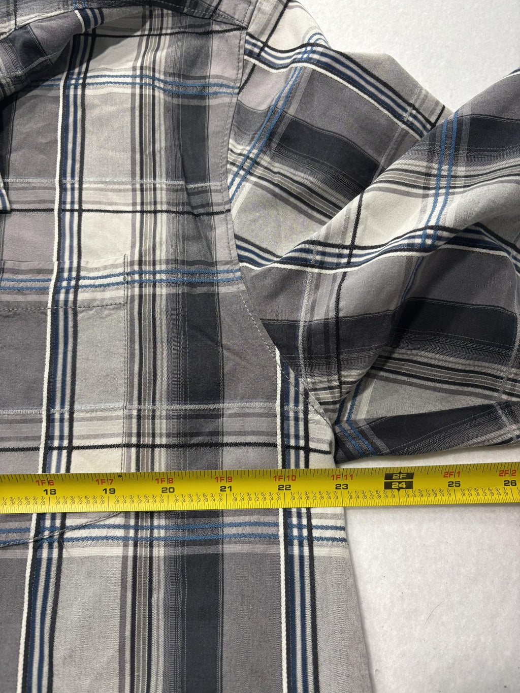 Tommy Bahama Shirt Mens Large Gray Plaid Silk Short Sleeve Button Up Casual