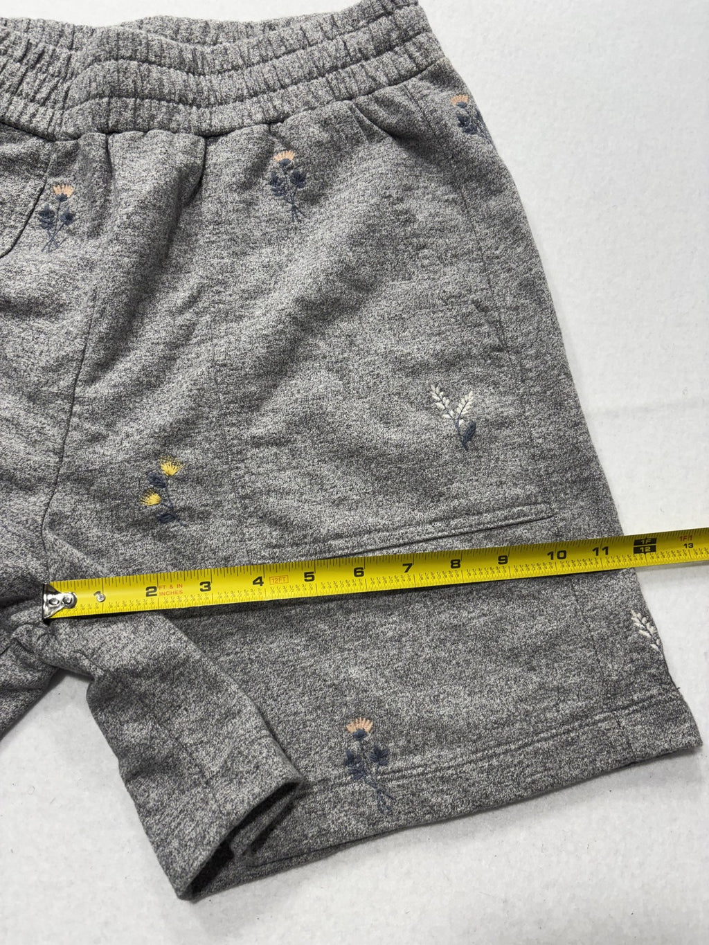AG Sweat Shorts Womens Small Gray Embroidered Floral Knit Casual Elastic Waist