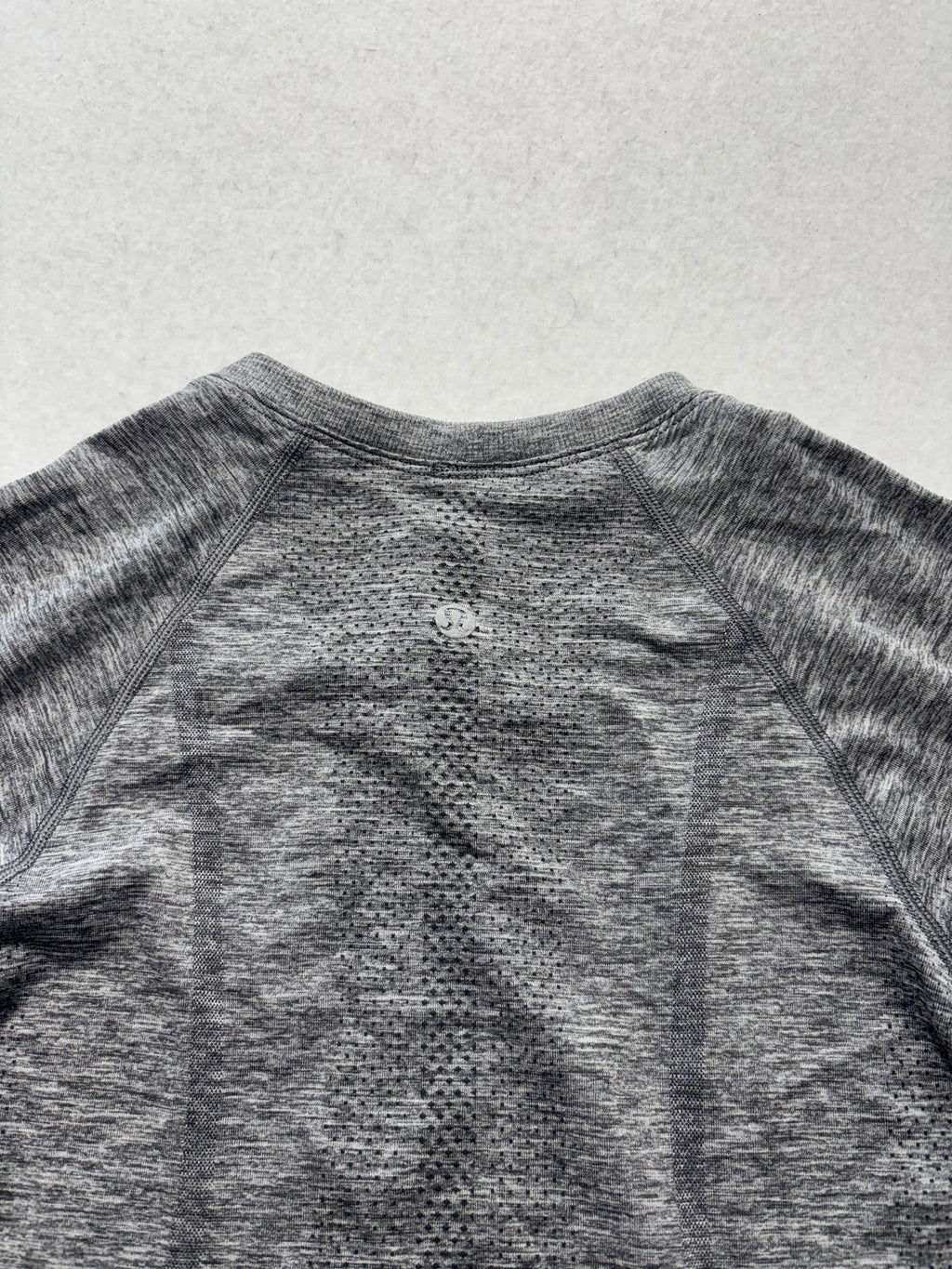Lululemon Swiftly Tech Shirt Womens 4 Gray Crew Neck Short Sleeve Running Top