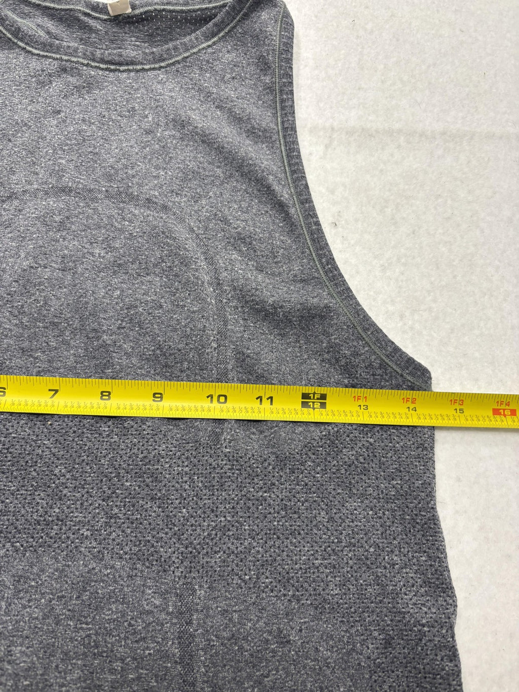 Lululemon Swiftly Tech Tank Womens 6 Gray Crew Neck Racerback Knit Athletic Top