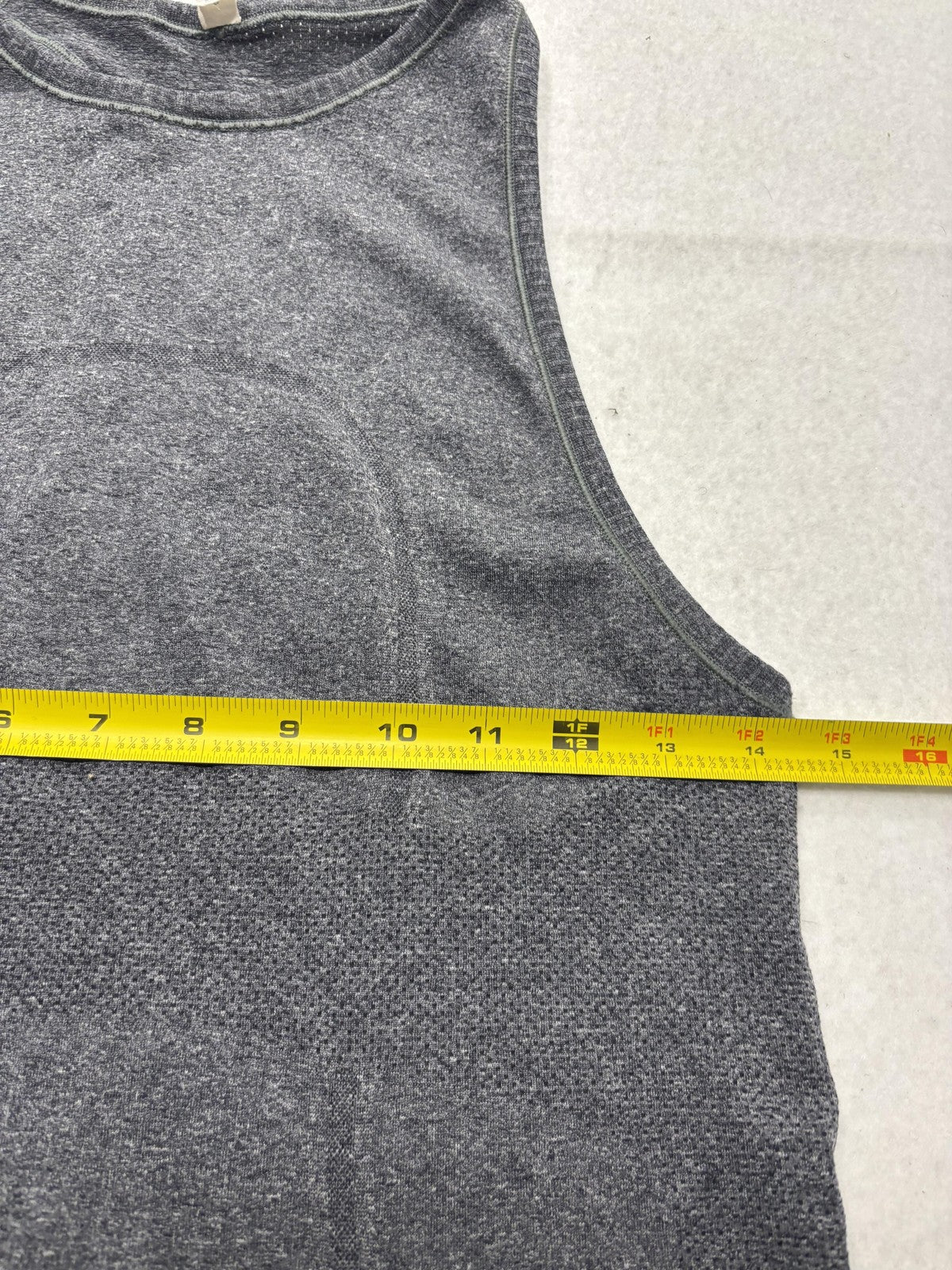 Lululemon Swiftly Tech Tank Womens 6 Gray Crew Neck Racerback Knit Athletic Top