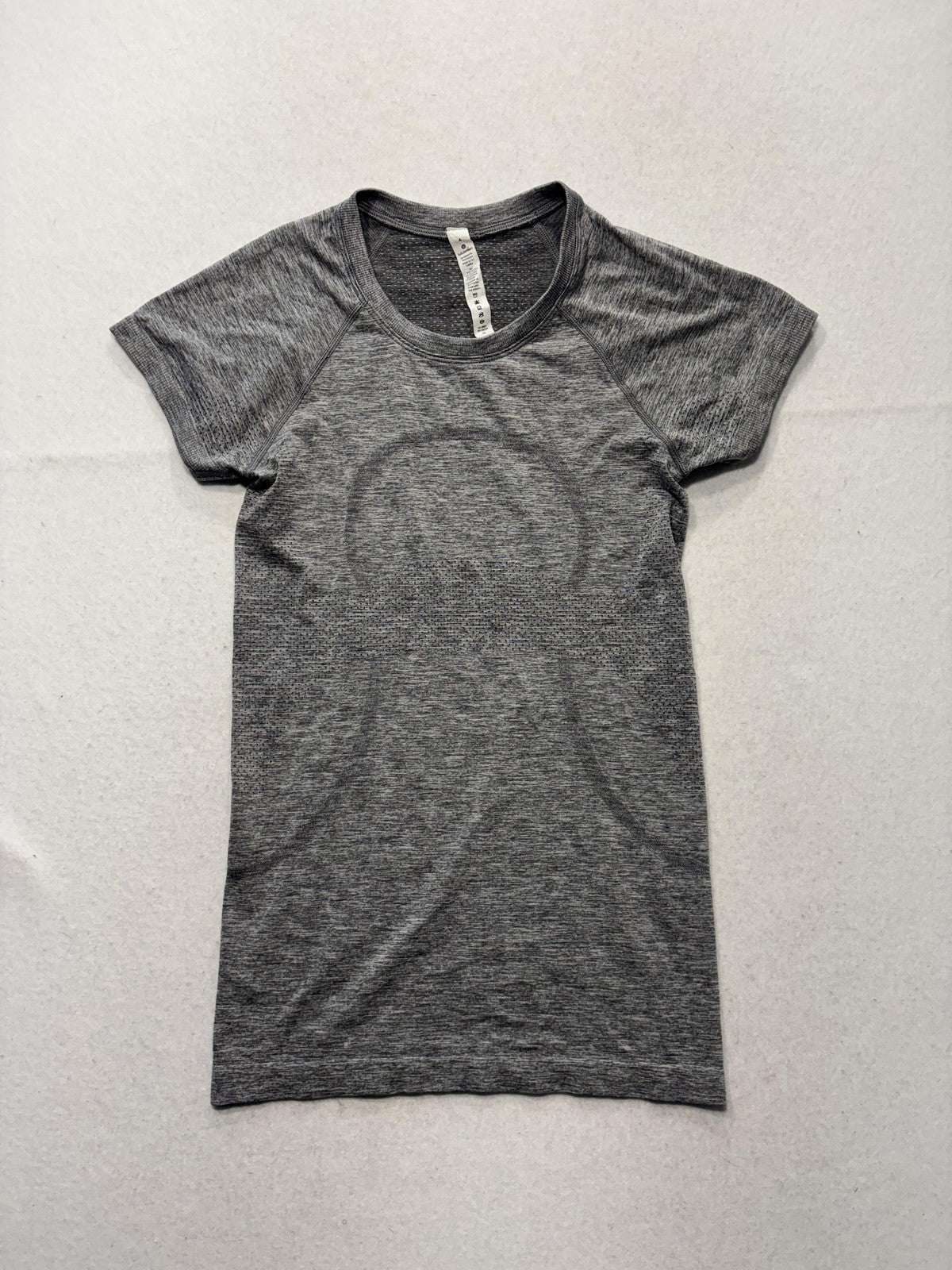 Lululemon Swiftly Tech Shirt Womens 4 Gray Crew Neck Short Sleeve Running Top