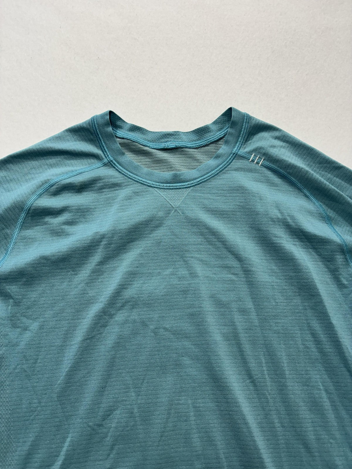 Lululemon Shirt Mens Medium Blue Long Sleeve Lightweight Running Athletic