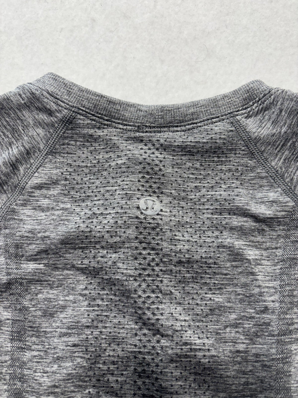 Lululemon Swiftly Tech Shirt Womens 4 Gray Crew Neck Short Sleeve Running Top