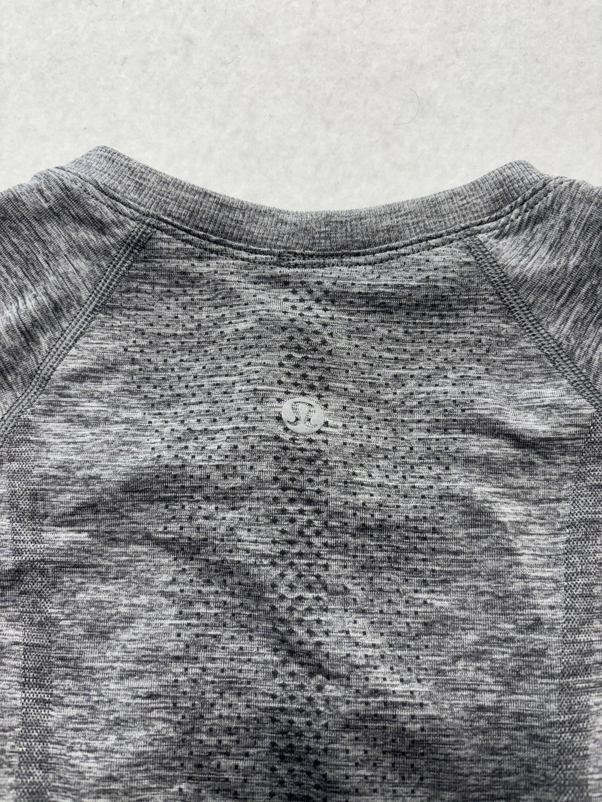 Lululemon Swiftly Tech Shirt Womens 4 Gray Crew Neck Short Sleeve Running Top