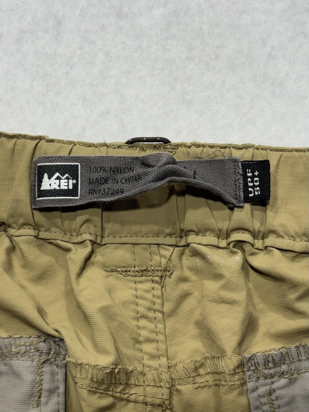 REI Convertible Cargo Pants Mens Medium Beige Nylon Elastic Waist UPF 50 Hiking