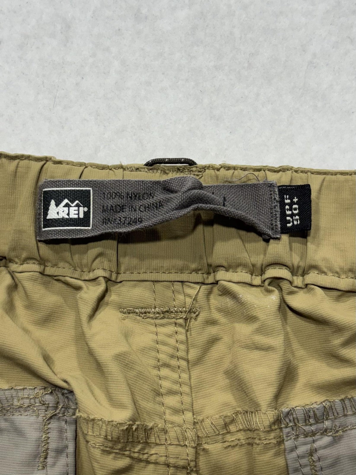 REI Convertible Cargo Pants Mens Medium Beige Nylon Elastic Waist UPF 50 Hiking