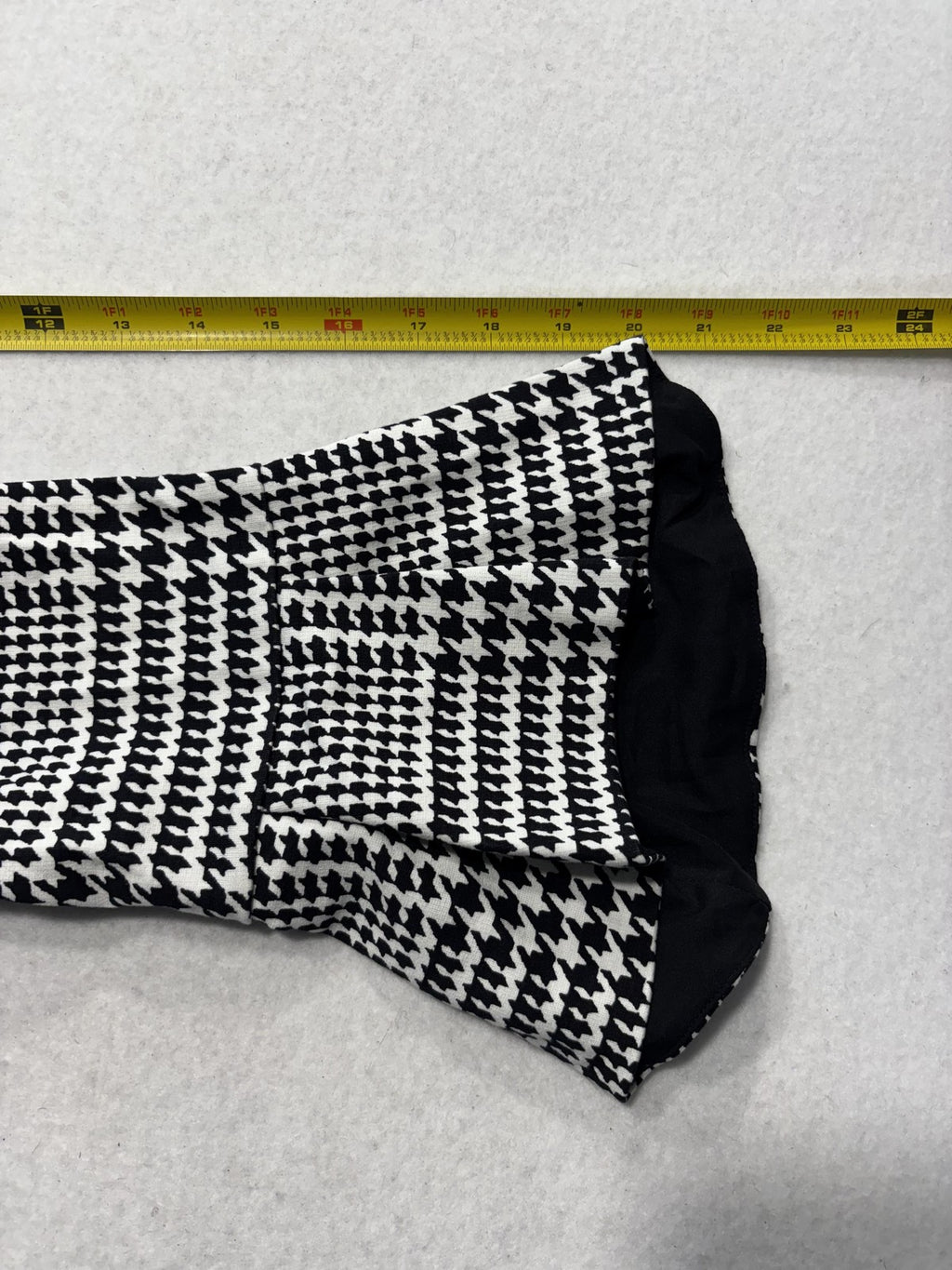 Talbots Dress Womens 14 Black Houndstooth Boat Neck 3/4 Bell Sleeve Sheath Knit