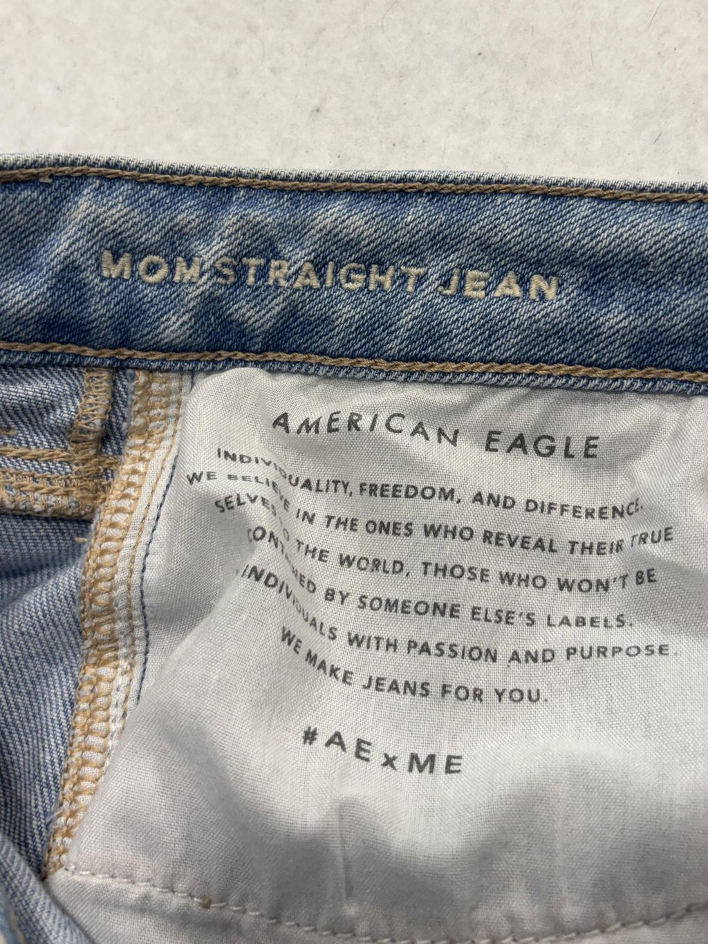 American Eagle Mom Straight Jeans Womens 6 Blue High Rise Distressed 28x28