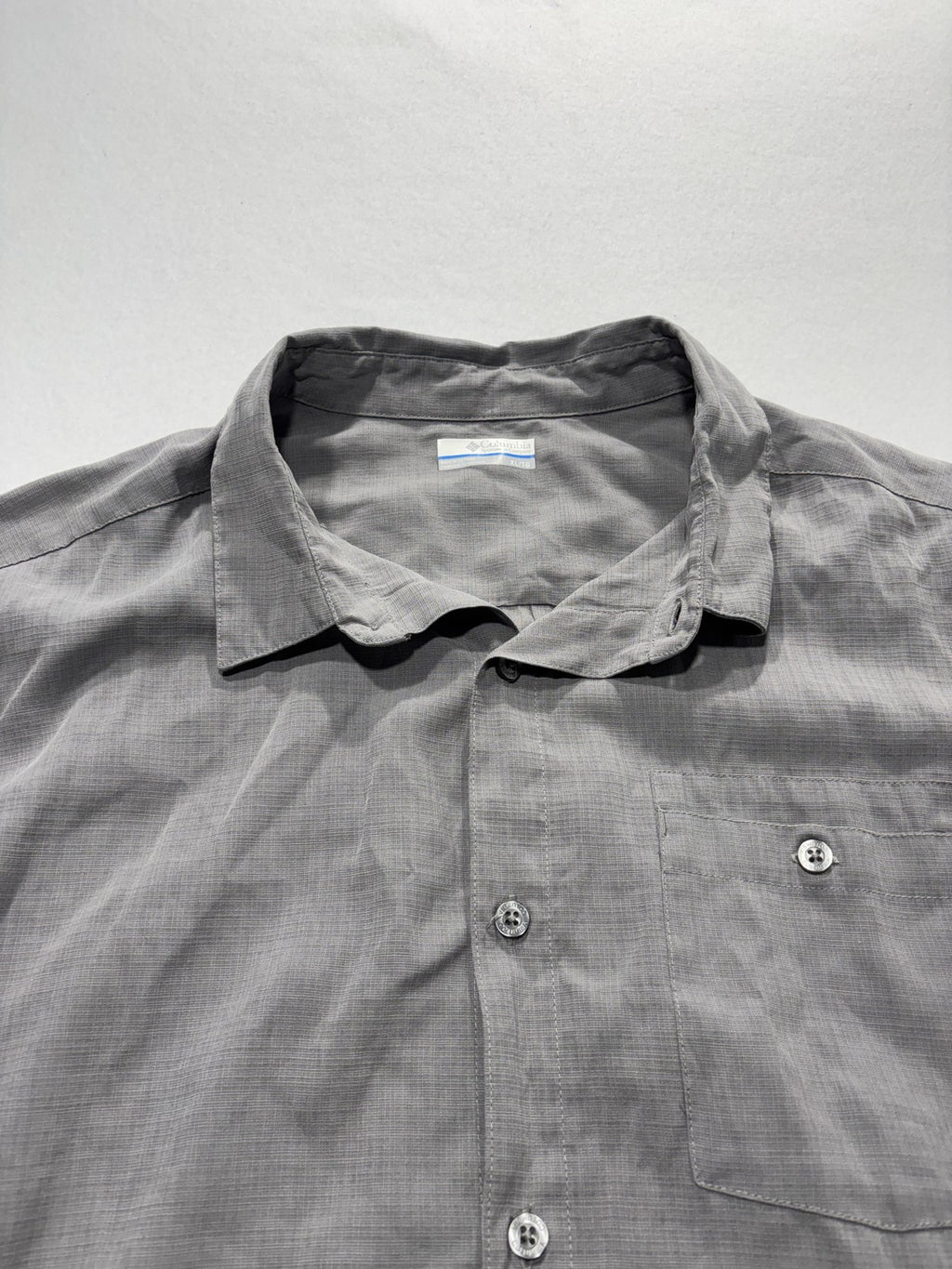Columbia Shirt Mens XL Gray Check Short Sleeve Button Up Lightweight Casual