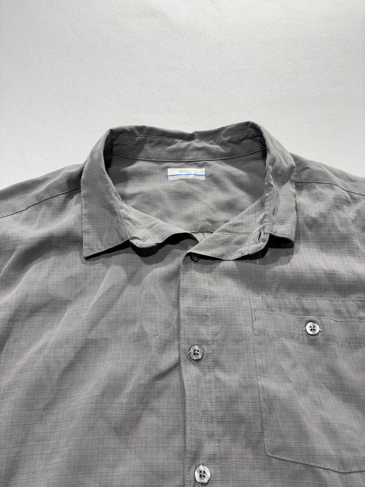 Columbia Shirt Mens XL Gray Check Short Sleeve Button Up Lightweight Casual