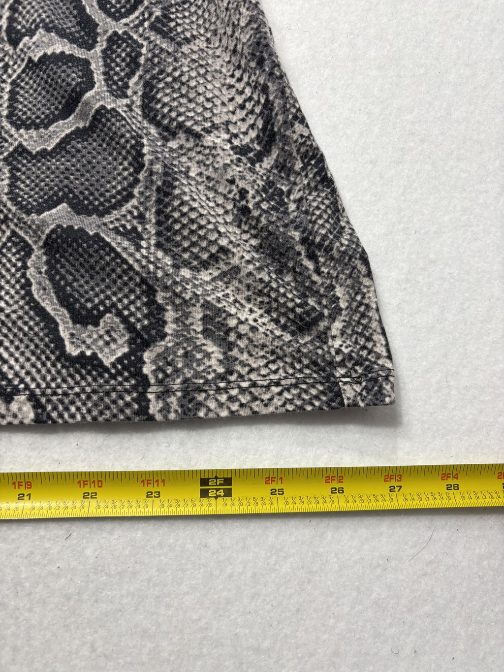 Michael Kors Shirt Womens 3X Gray Snake Print MK Logo Crew Neck Short Sleeve Tee