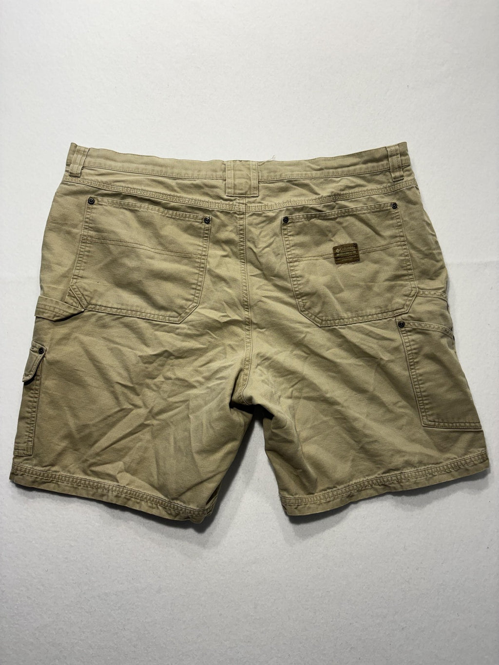 Columbia Cargo Shorts Mens 42 Beige 9" Inseam Canvas Relaxed Fit Hiking Outdoor