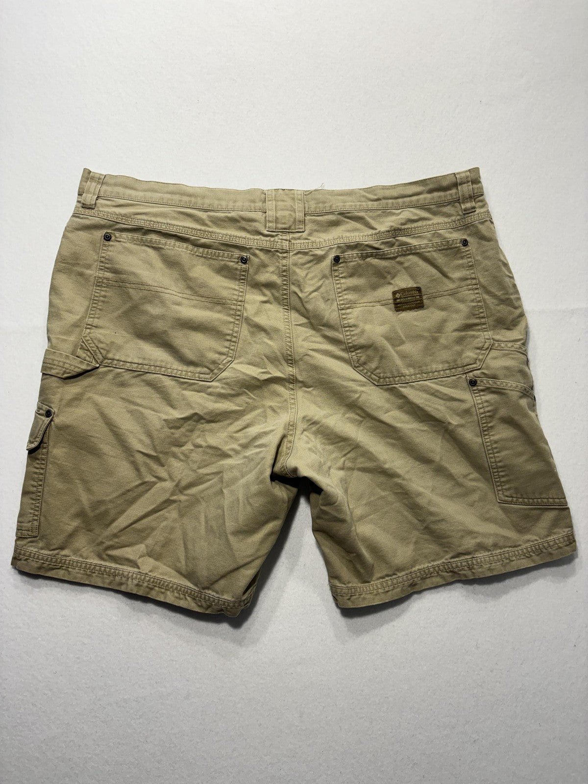 Columbia Cargo Shorts Mens 42 Beige 9" Inseam Canvas Relaxed Fit Hiking Outdoor